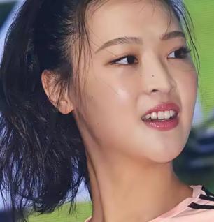 2018年，“排球女神”惠若琪嫁给了“北大才子”杨臻博。但婚后两年，他们却始终要