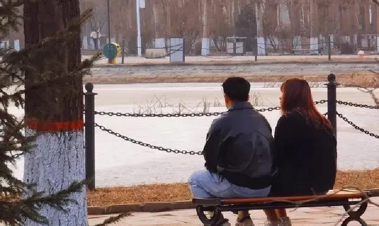 中年夫妻走到一起几十年，本以为相濡以沫，结果却在沉默中越走越远。2024年全国离