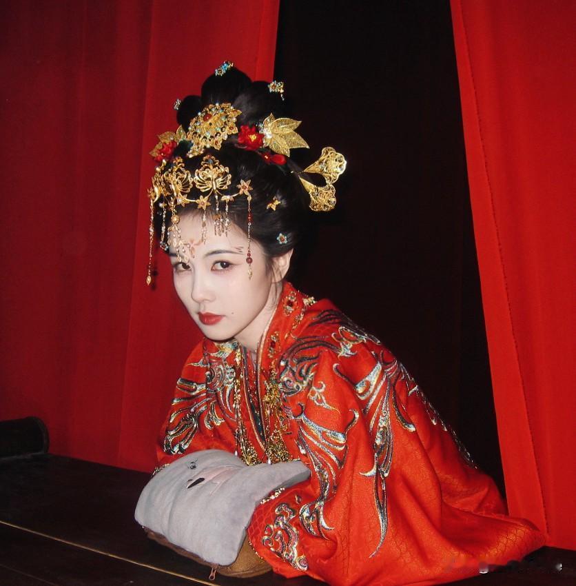 2月6日，白鹿《唐宫奇案》观后感：降智看过唐诡的人看唐宫100%给一星，唐宫有