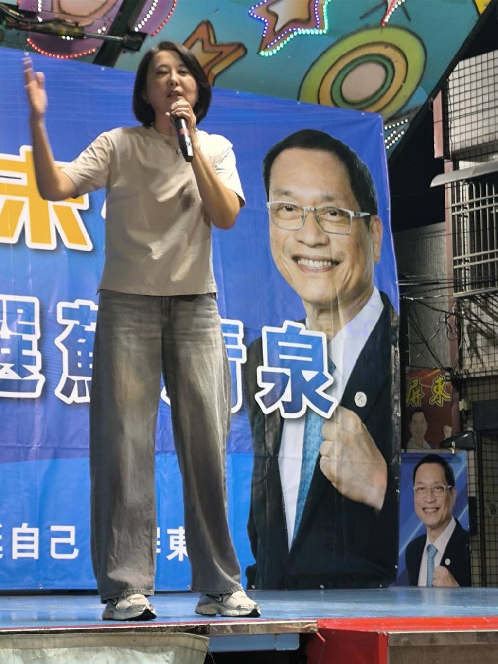 王鸿薇、王浅秋力挺苏清泉！庙口开讲抛敬老卡新政国民党屏东县长参选人苏清泉3日在
