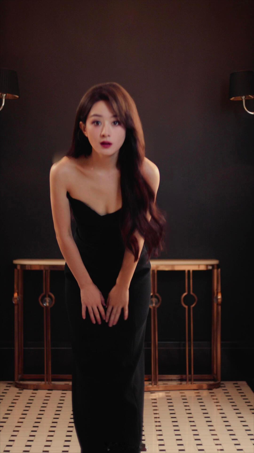 赵丽颖独自出门逛街20251015浪琴赵丽颖