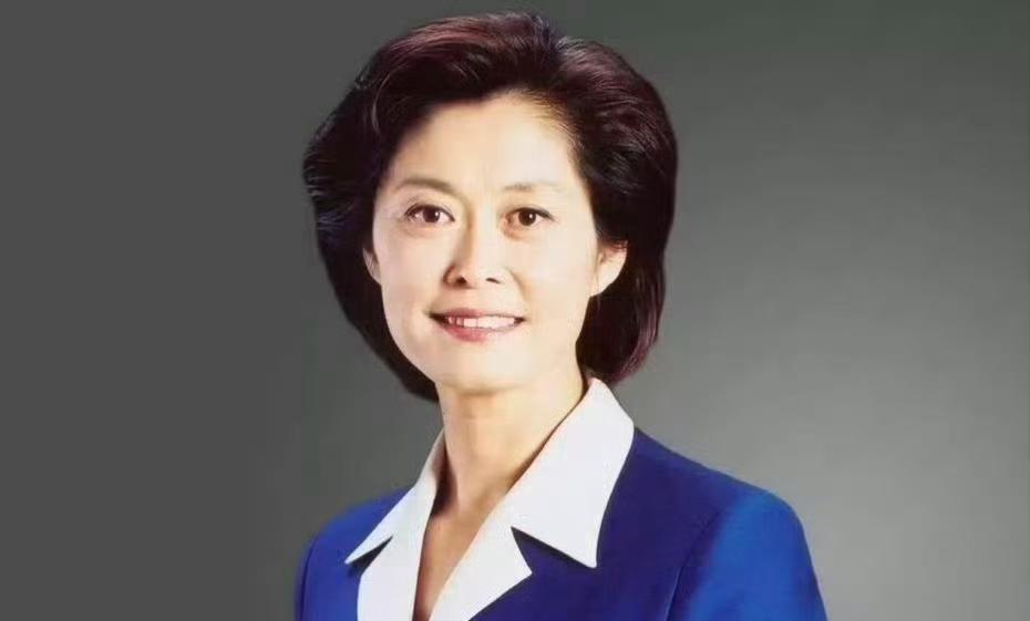 1988年冬天，北京广播学院播音系的教师办公室里，敬一丹接到一个电话，中央电视