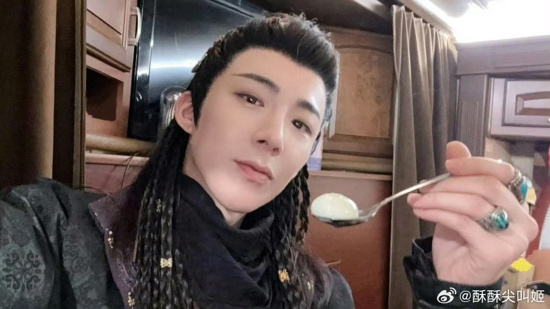 刘宇宁拍的新西兰手搓元宵刘宇宁把所有的温柔揉进了这一份“手搓元宵”里。毛茸