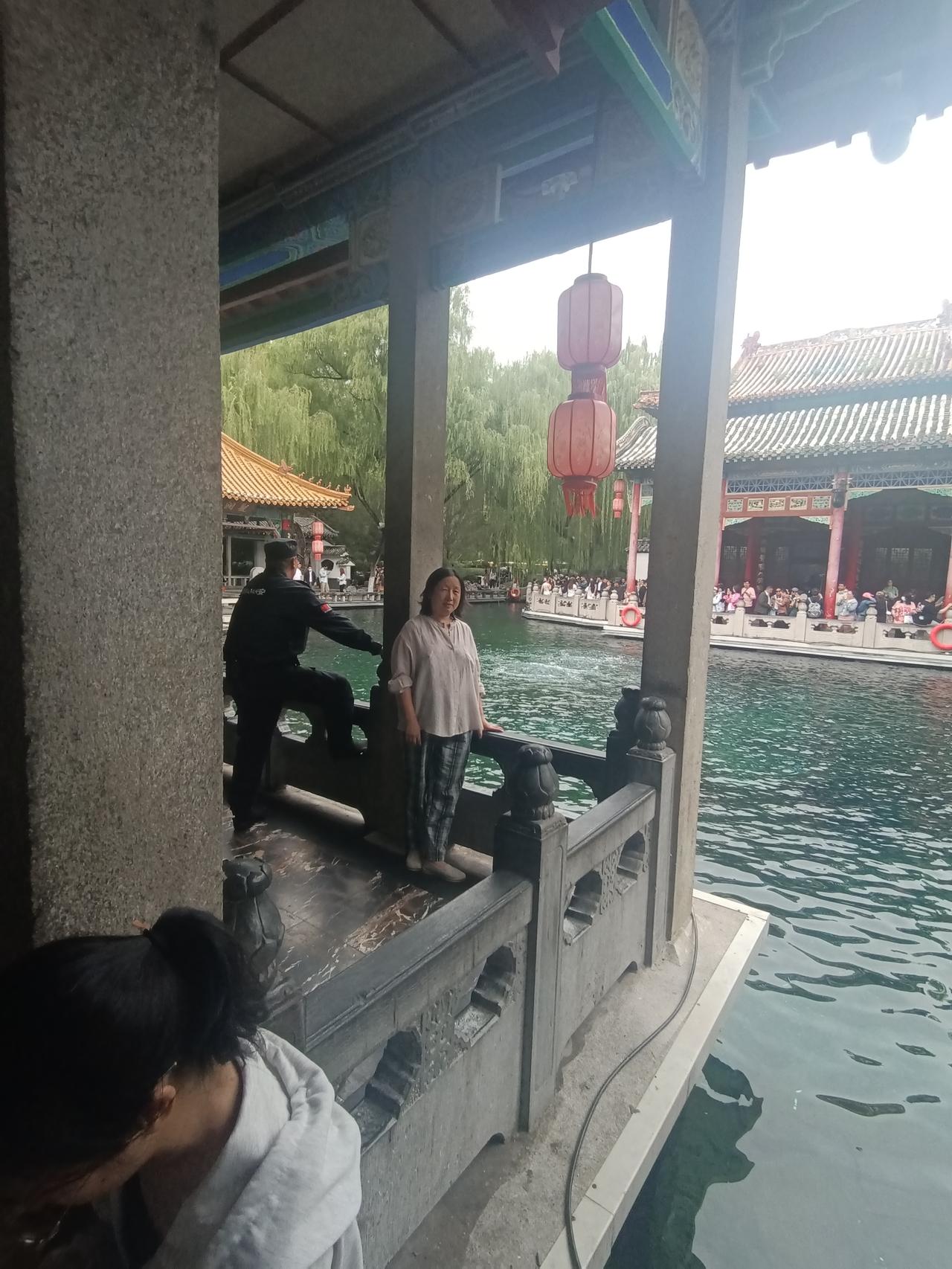 我家是辽宁的，儿子2022年通过公考考到济南，已经工作3年多了。