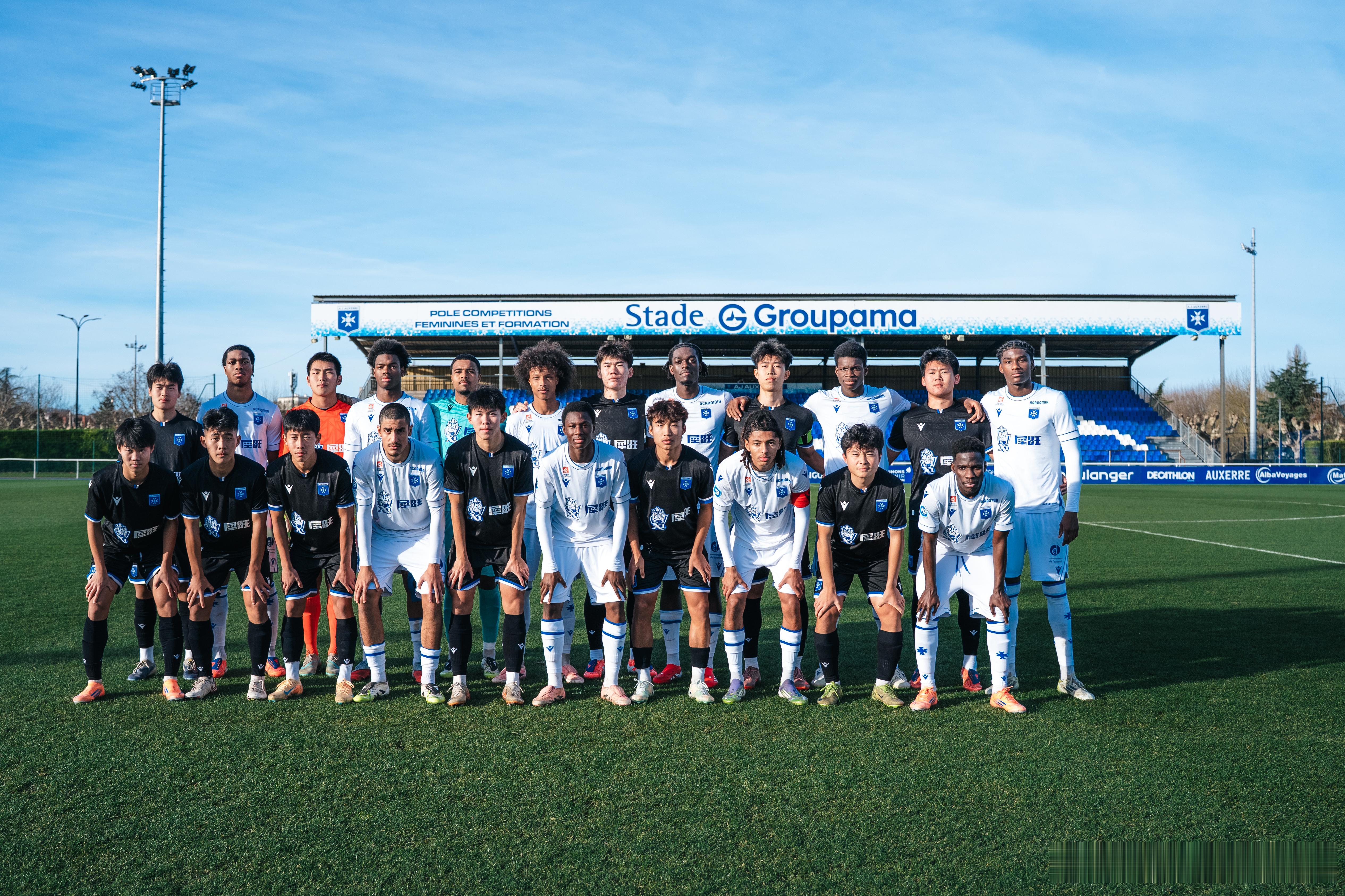 中国足球此前去德甲的那群年轻球员（中国犀旺队），在法国开启了挑战赛的首场比赛