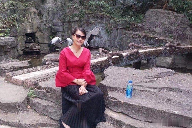 凤凰新闻【我退休旅行3年，逛完国内景区才醒悟：老年人出游，没什么快乐的】我今年5