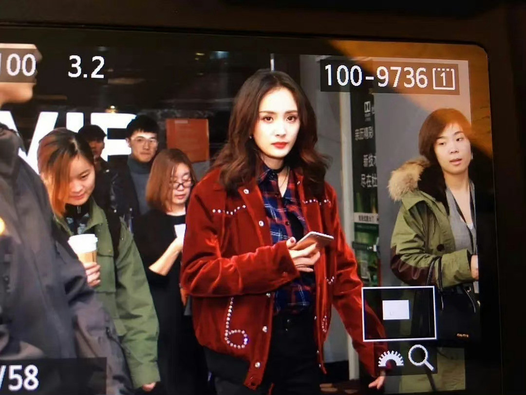 现实中真正的漂亮大美女就是要看纯生图的啊！！！😘😘​​​