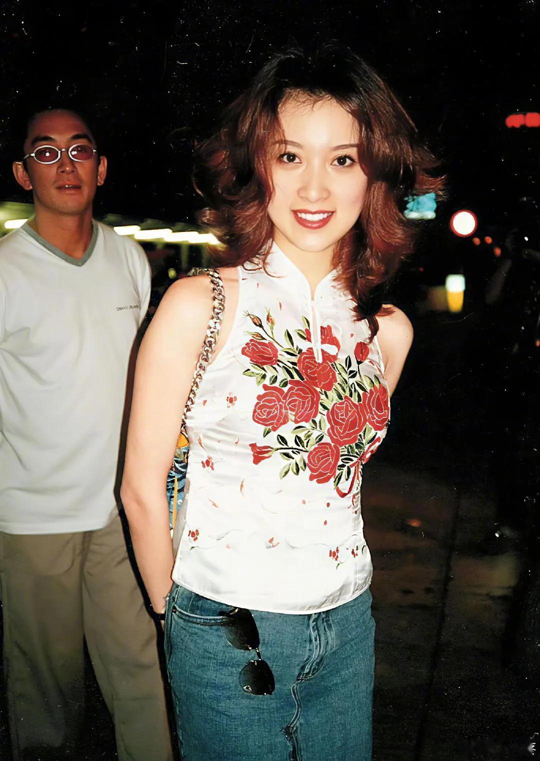  惊！金巧巧30年前就涉足医美！回望往昔，她天然纯粹的美貌惊艳众人，而如今医美痕