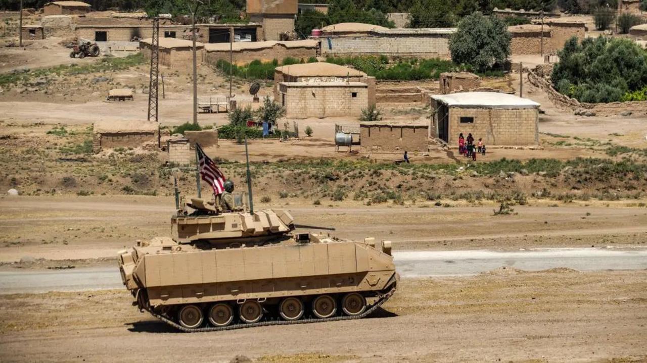 叙利亚重新融入国际框架，加入了美国主导的全球反达伊沙联盟，成为其第90个成员。美