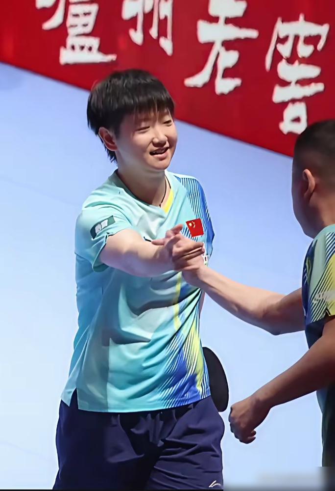 8：10，两个赛点，全场窒息。你以为孙颖莎在绝境求生？错了。她只是在等一个时机，