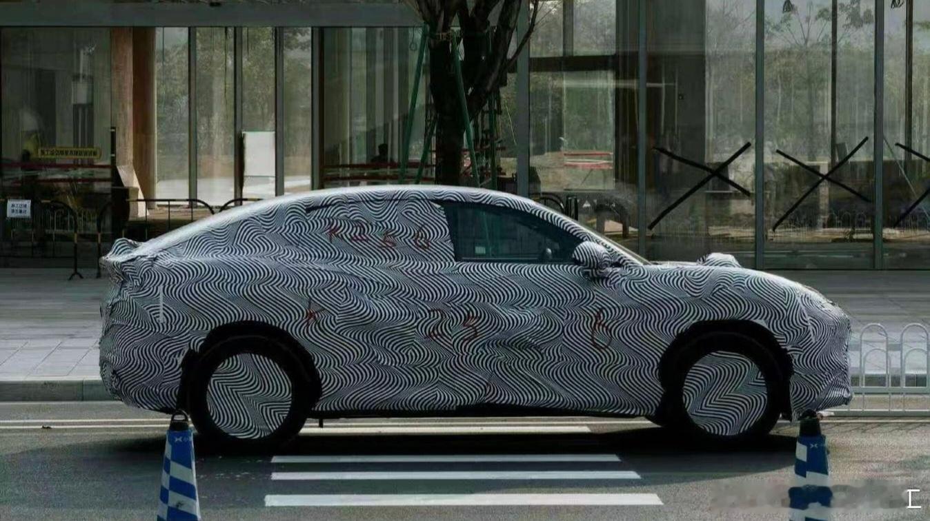 有网友拍到小鹏MONA的首款SUV伪装车会不会是继M03后的又一爆款小鹏MONA