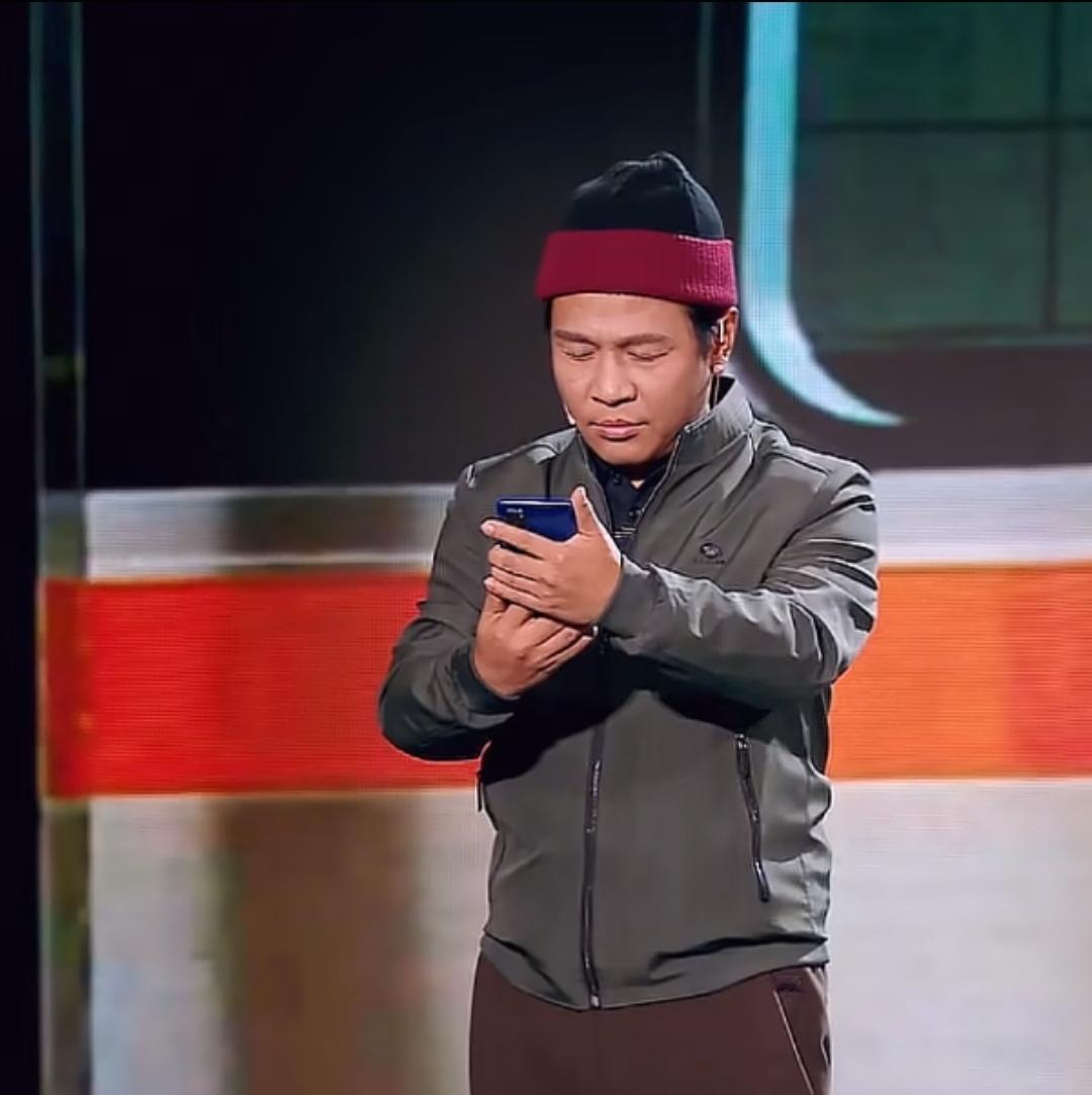 45岁的宋小宝春晚现挂救场，把事故变成了名场面，今年B站头一回办春晚，请了宋小宝