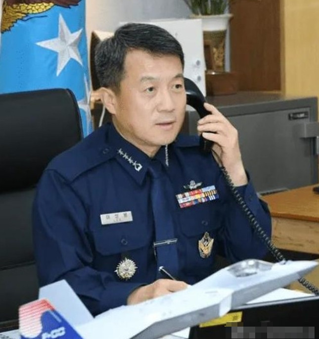 7日下午韩国首尔中央地方法院刑事合议21部召开逮捕令听证会，围绕前韩国军情报司