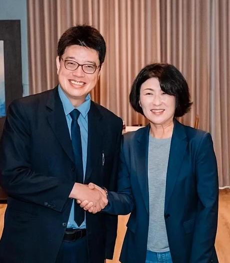 台媒：台湾陆委会“放毒”后再“解毒”，成为“现代白娘子”。台东县长饶庆铃今年