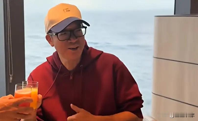 俞敏洪有个好处就是犯了错一点不犟，秒滑跪。这个是很难得的品质，现在的人都觉得面子