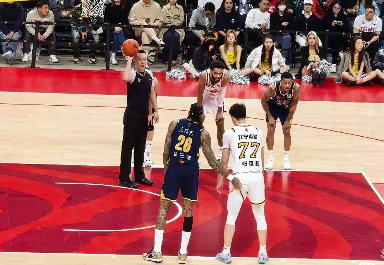 这条留言直接把两人的矛盾摆到了台面上，也让外界第一次知道张镇麟离队的核心原因，辽