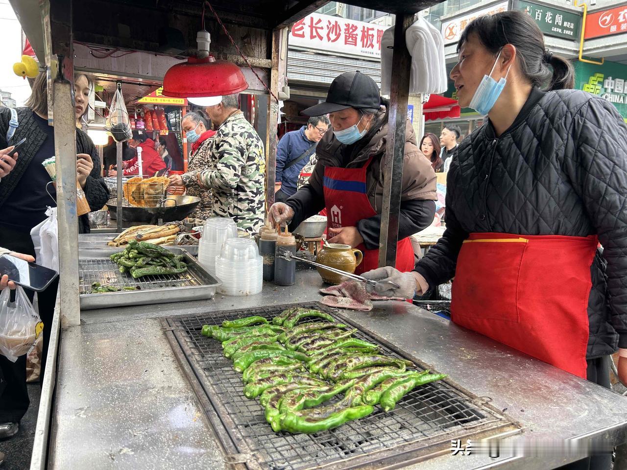 作为土生土长的长沙人，整理一份长沙擂辣椒皮蛋的做法供大家参考！大年初五，带我妈