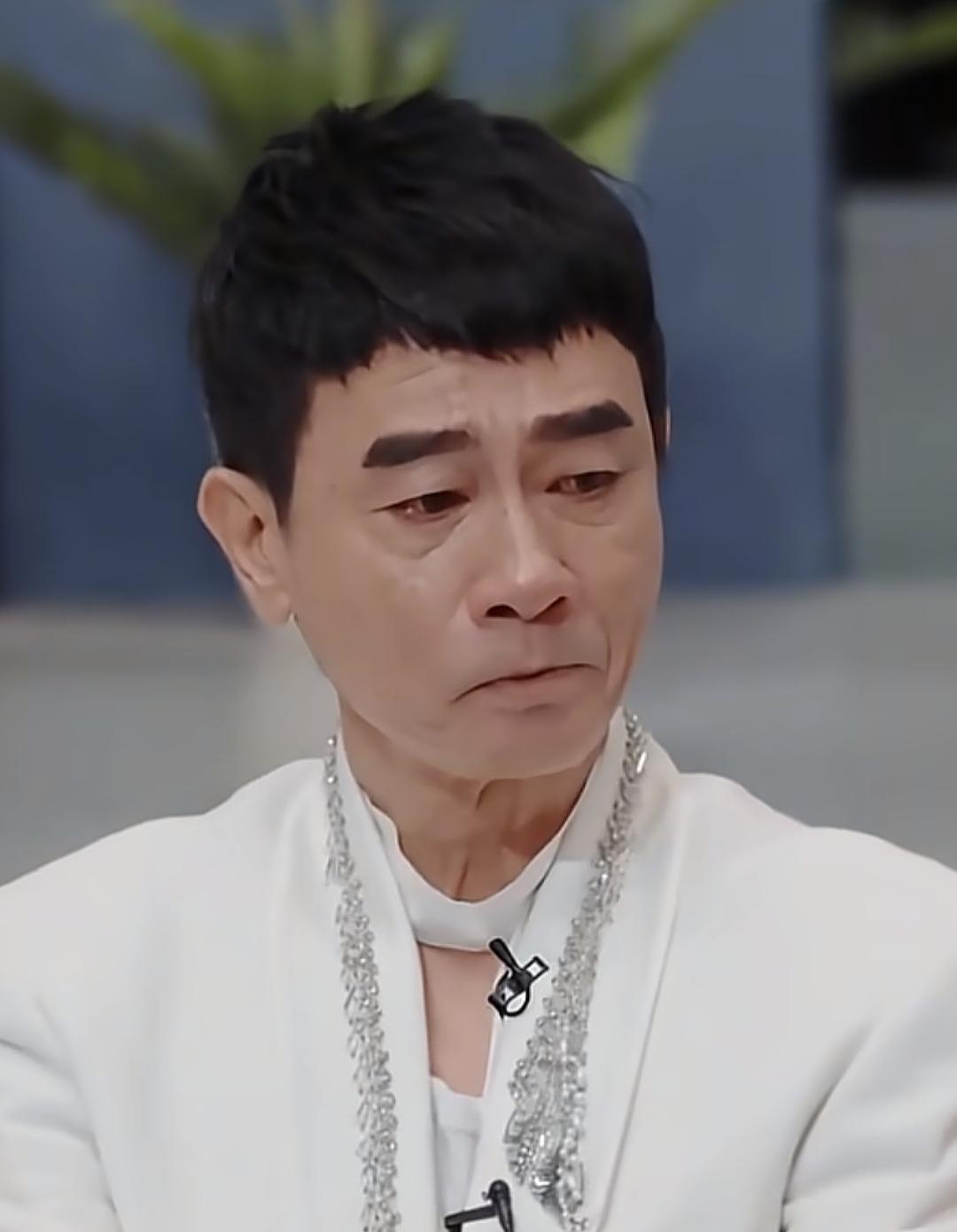 70年代的时候，陈小春在路边，看到一个小广告，有人出3000求一男孩。