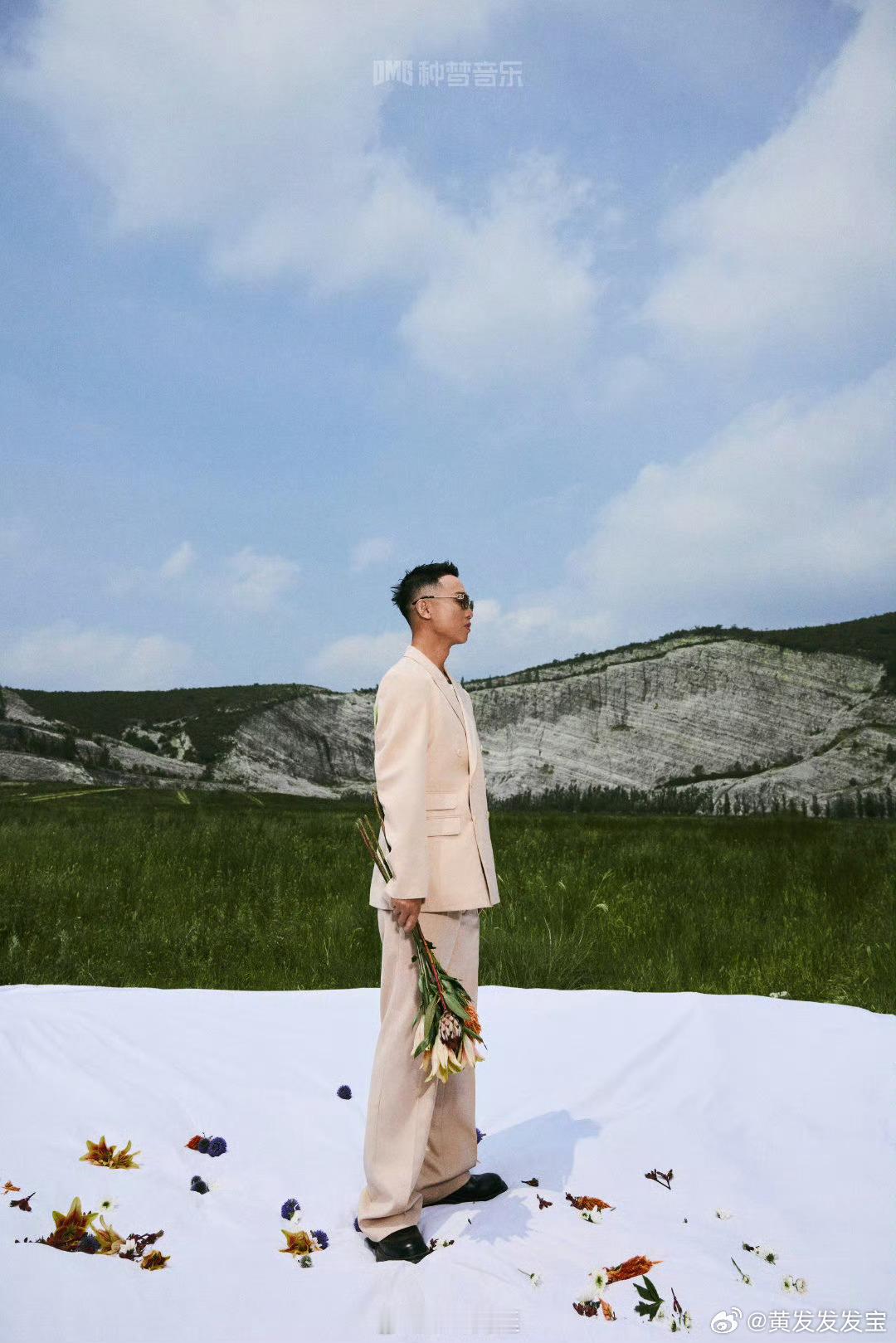 GAI出发图自带气场GAI瘦了红毯上的盖哥真绝，瘦了但气场更硬，看他那种松弛劲儿