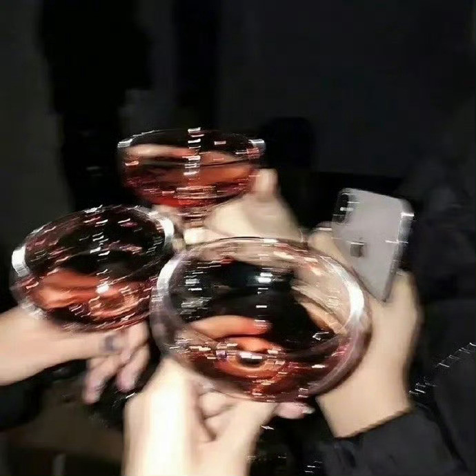 当年提拔我上位的贵人告诉我：1、和女领导相处；多当配角，少出风头。2、和男领导