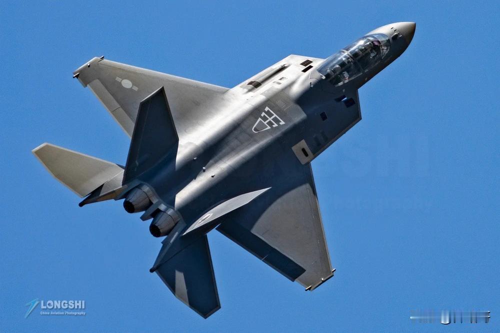 近日据韩国媒体报道，菲律宾将用两年时间向韩国引进16架kf二一隐形战斗机，用于加