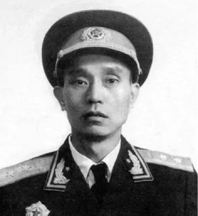 1938年，李先念带着百余人南下开辟根据地，陈少李先念带着百余人南下开辟根据地，