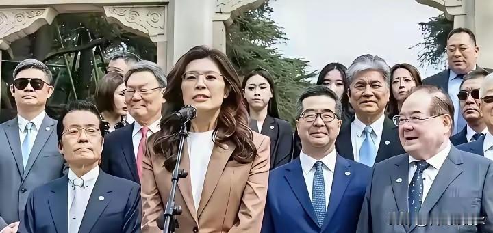5月5日，蓝营彻底炸锅！国民党内部这次闹得特别凶，两边人完全谈不到一块。郑丽