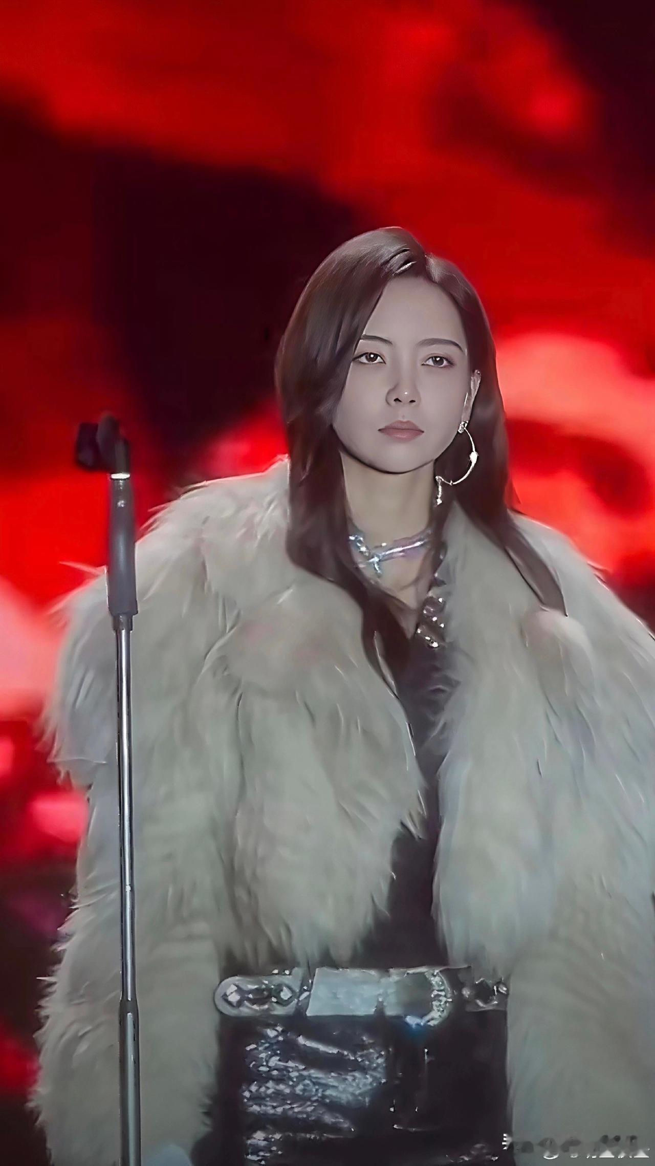 2026年有没有人塌我不敢说但我敢肯定的是，于文文倒了。她不是塌房了，而是