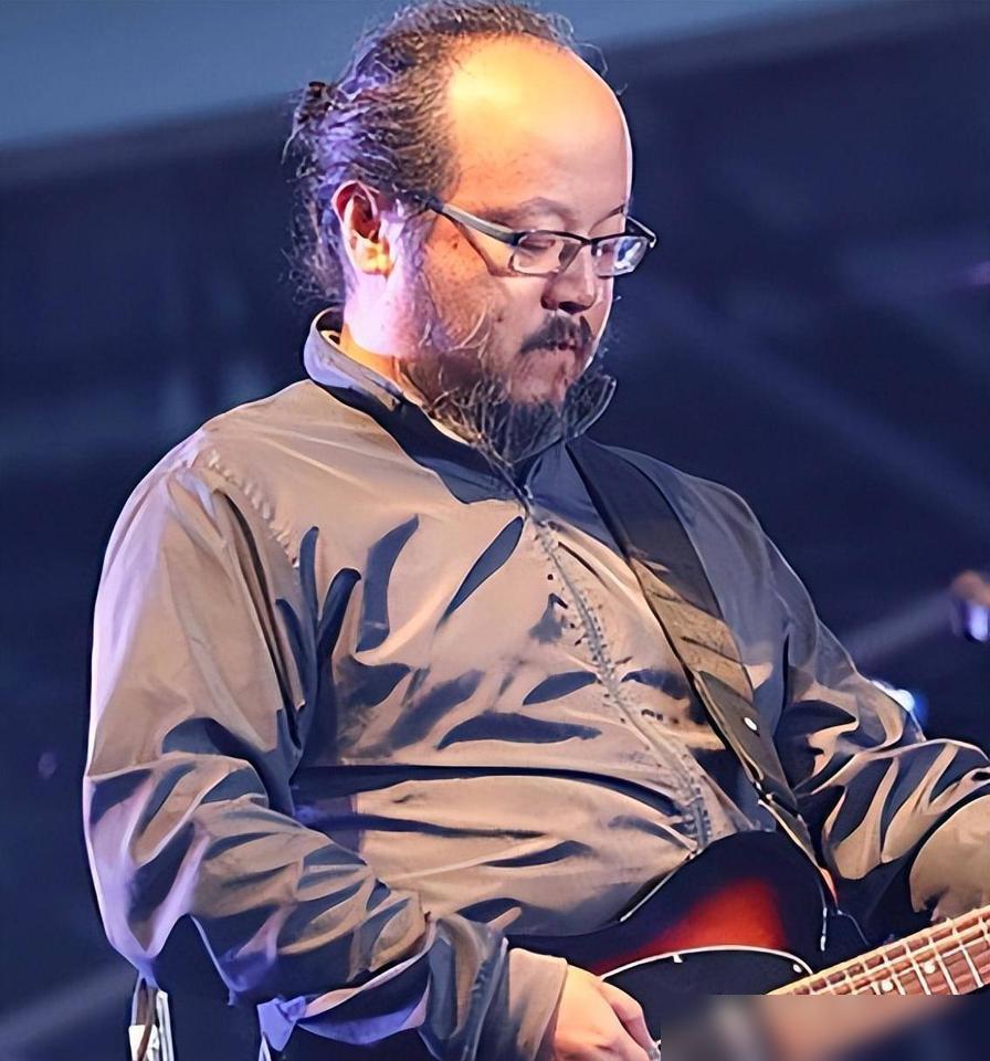 王菲这女人，当年被窦唯这么“搞”，连撕逼都没撕，直接扭头就走，你敢信？当年