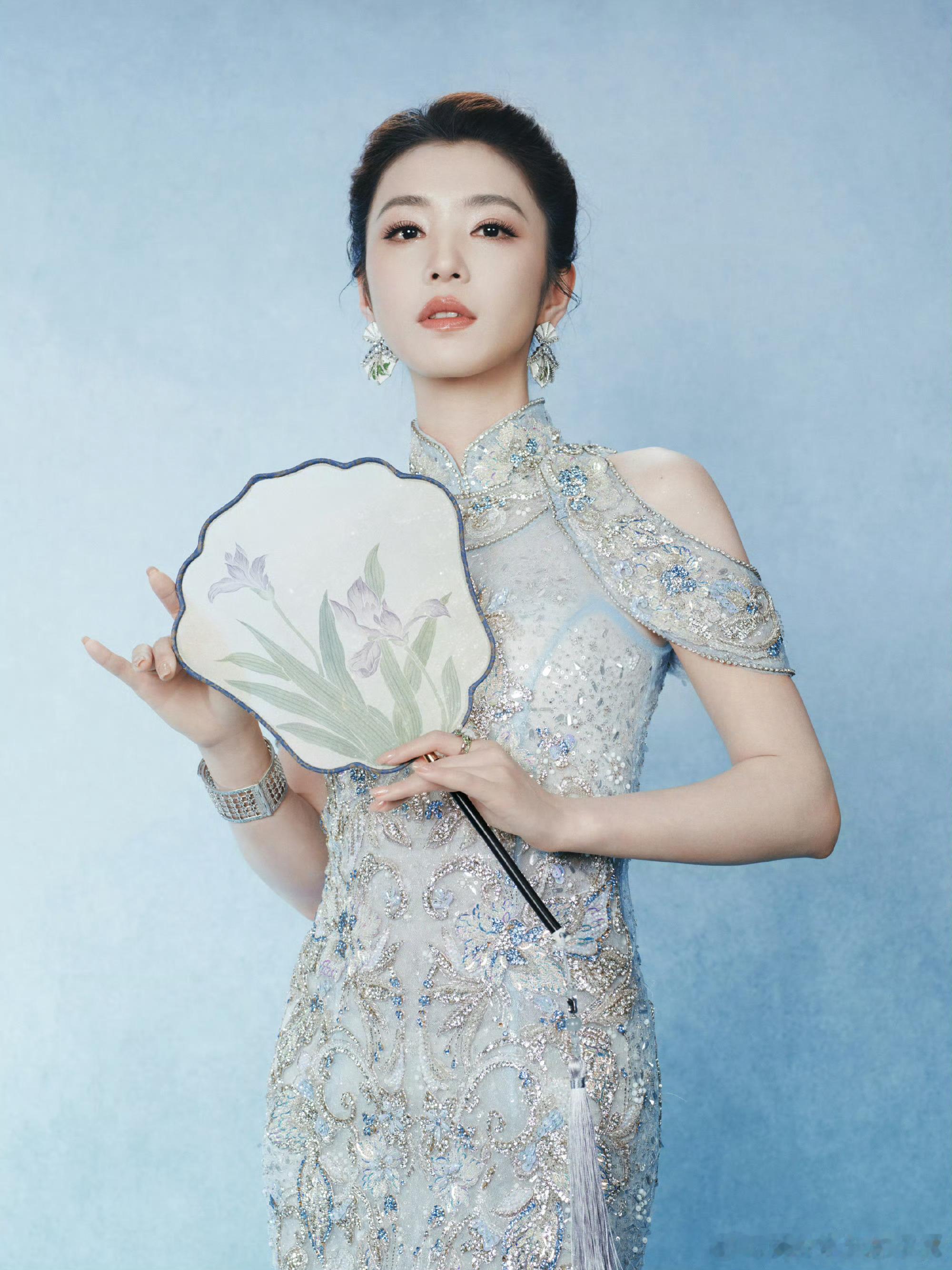 李云霄山东春晚造型出图，就如此雍容华贵