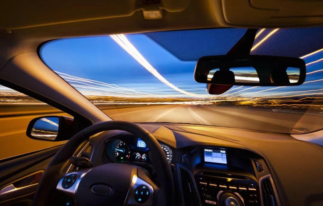 同一个时间段里，两件看起来不相关的事同时发生了。谷歌花320亿买下云安全公司W