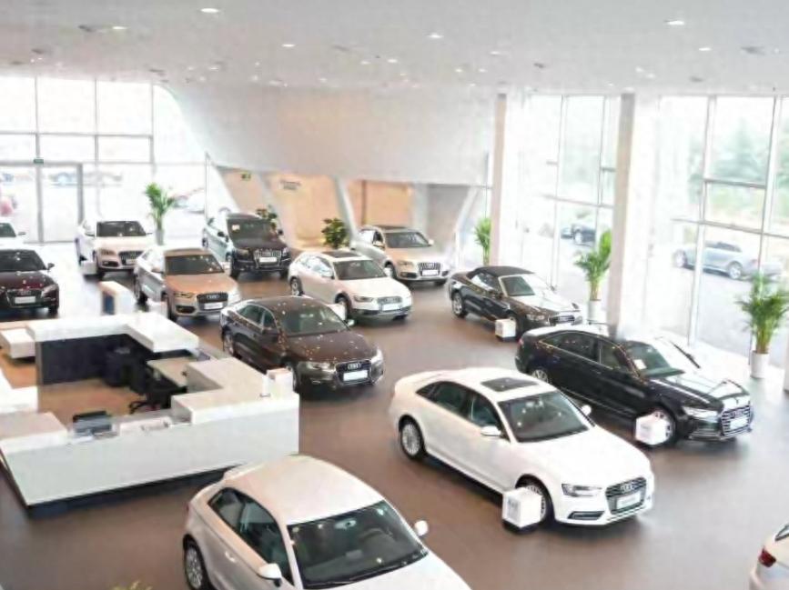 我表哥昨晚蹲在4S店门口抽烟，那张维修单被他捏成了团。2022年买的那台某众，当