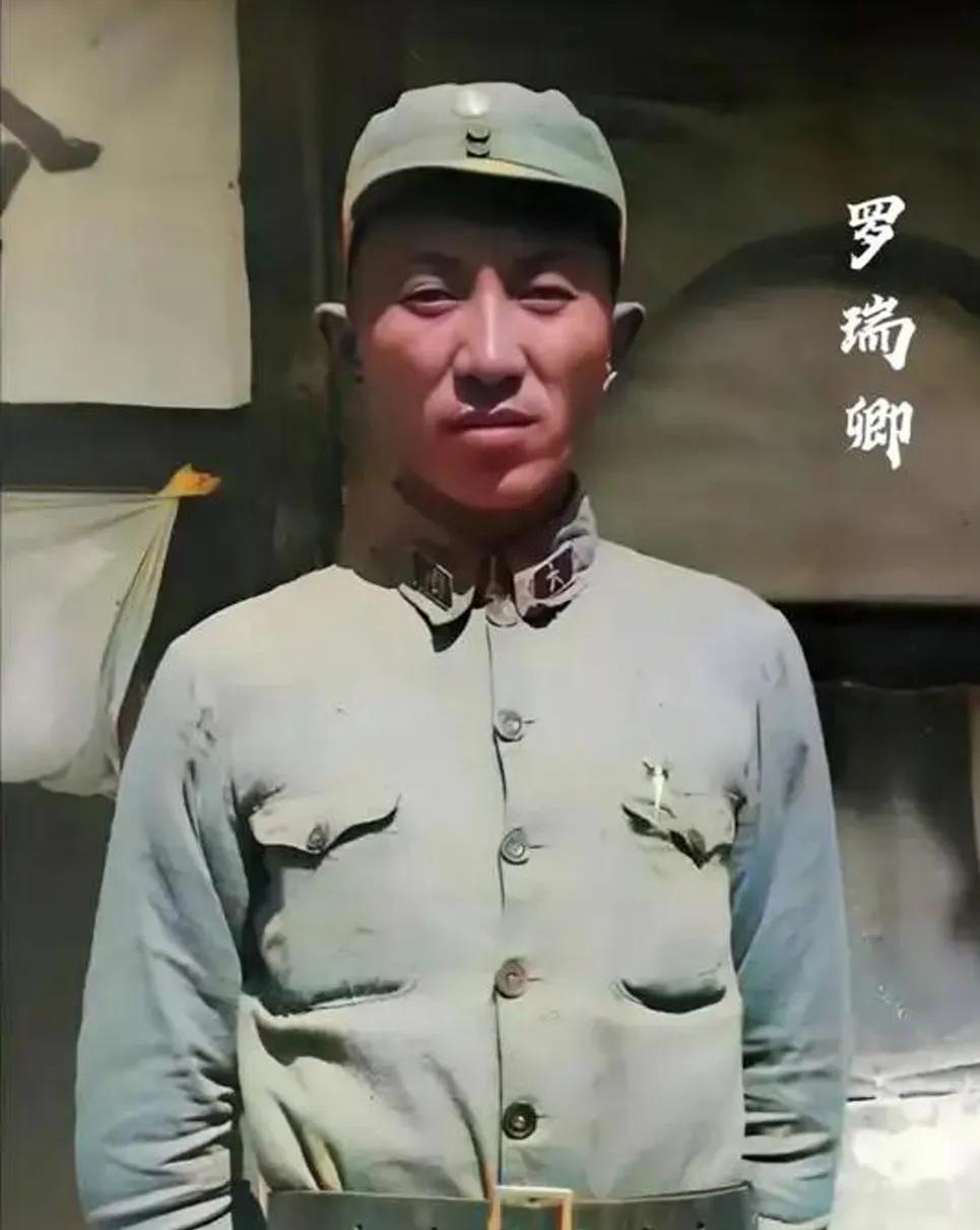 1933年中央苏区，两名红军干部吃完药片突然发狂，满地奔走、心口灼痛大喊。当时
