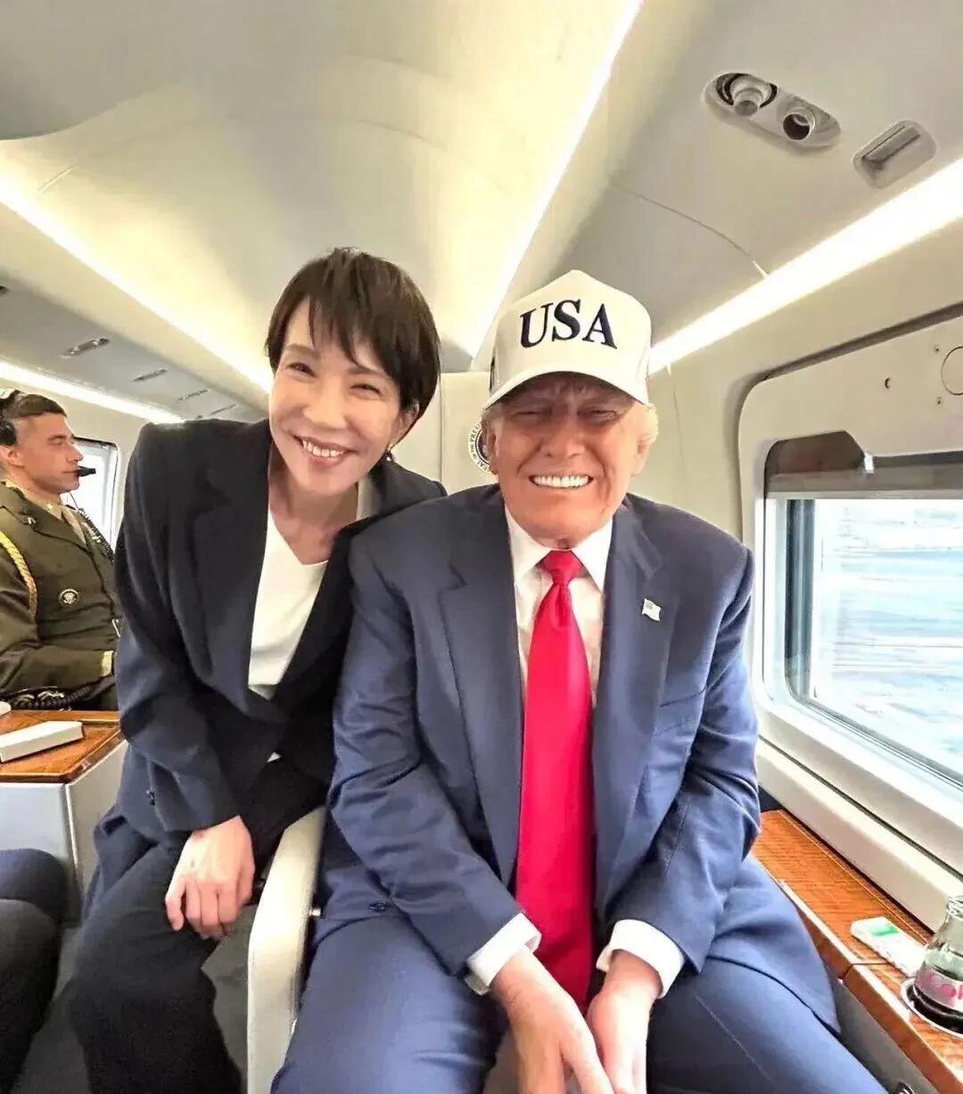 堪称经典的互棒,特朗普对高市早苗说了一段话,特朗普说:安倍生前总夸你,看到你当