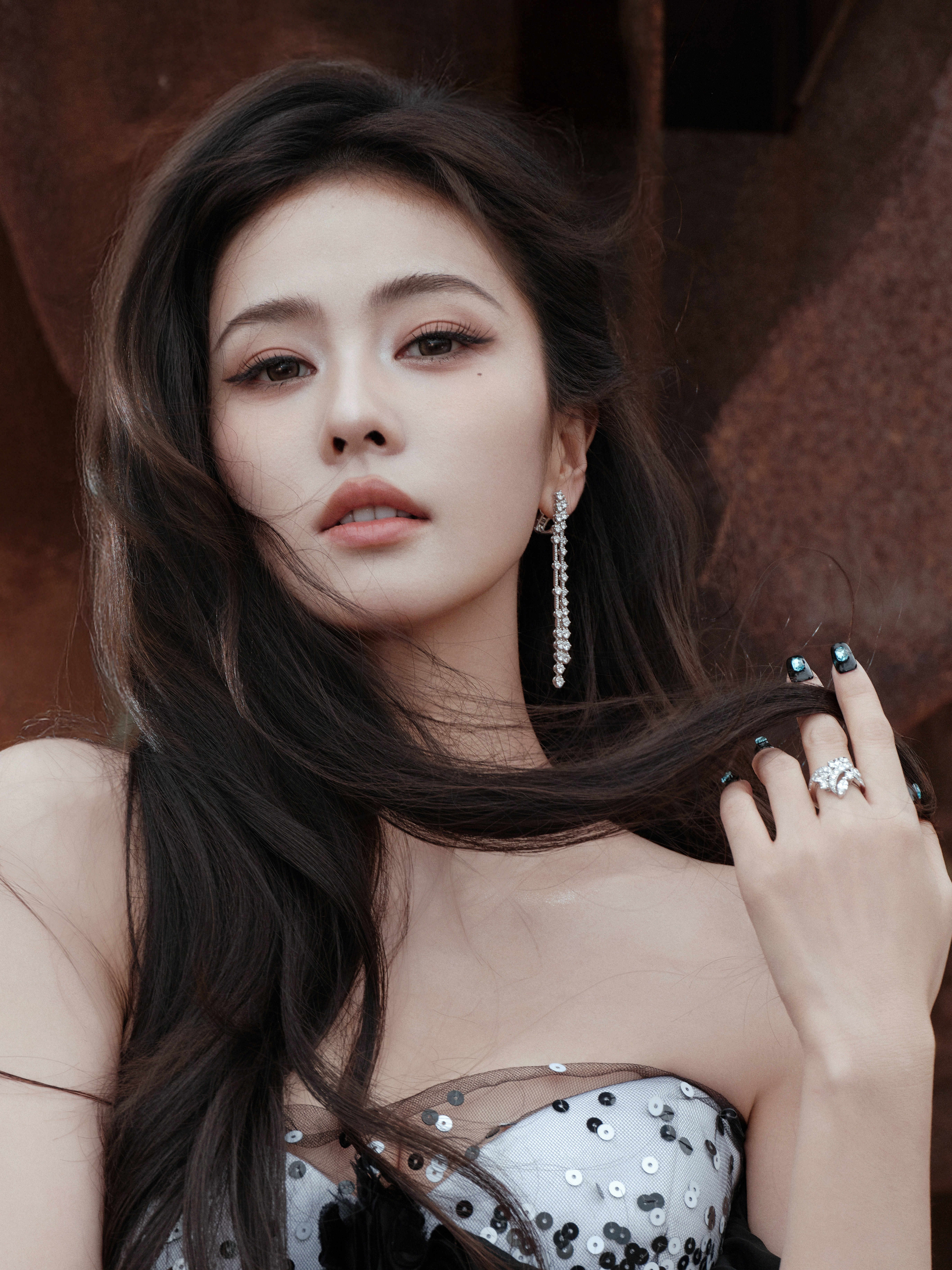 白鹿星光大赏出图。大美女，看着就香香滑滑的。图二有点幻视鞠婧祎呀