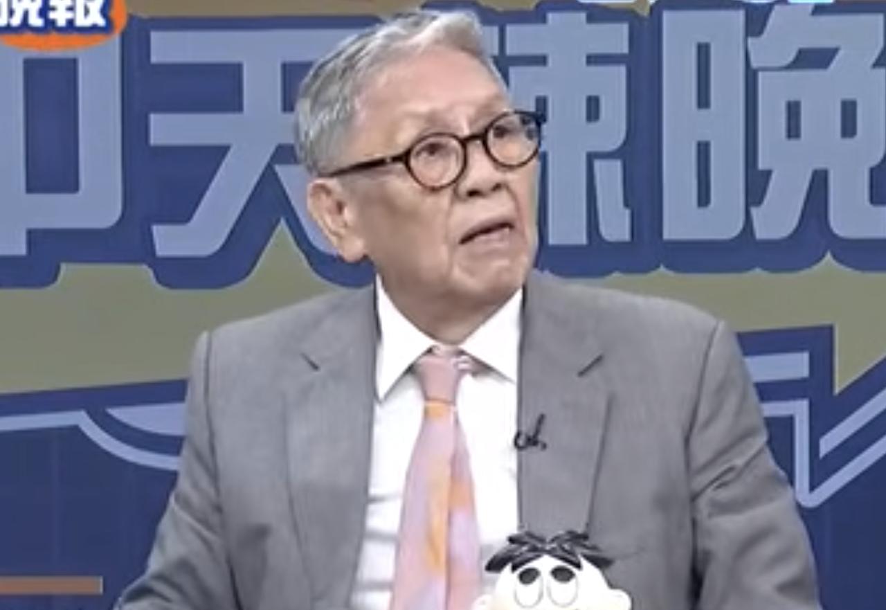 今天帅化民将军在中天节目中，痛批支持8000亿版本的国民党“立委”，特别点名徐巧