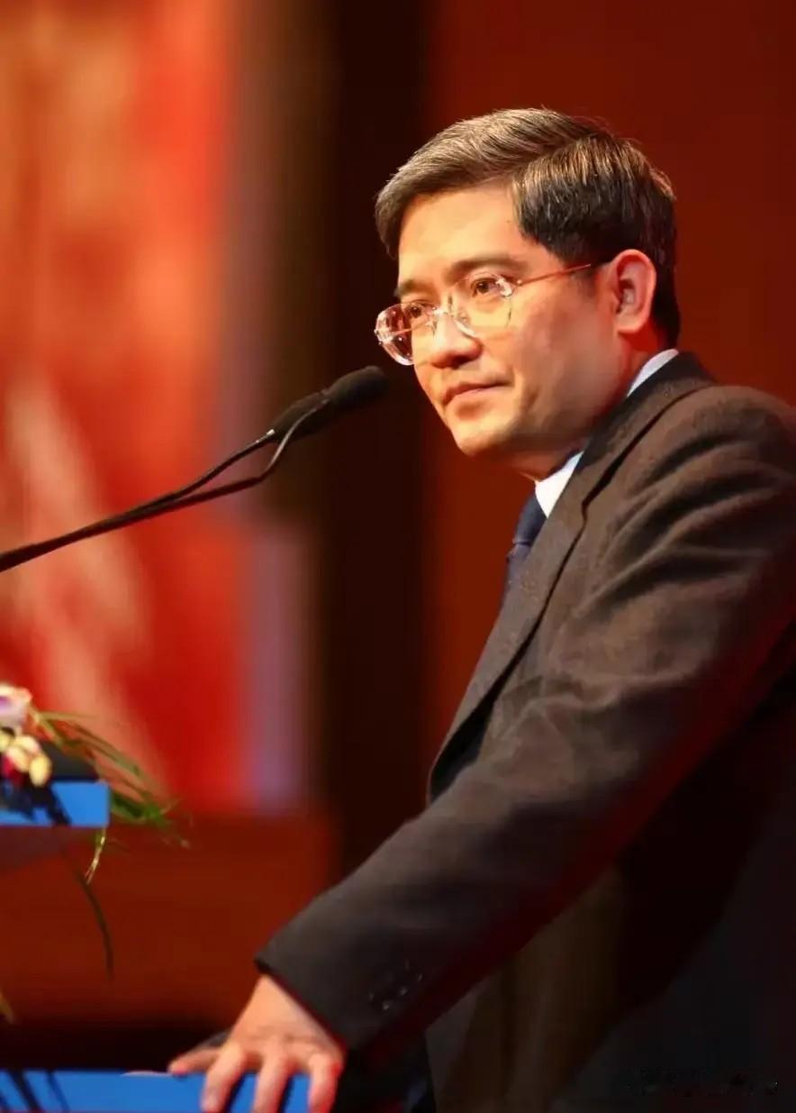 经济学家郎咸平说：“我妈妈住院大便干结，需要人去抠出来，谁干？连自己的儿女都嫌