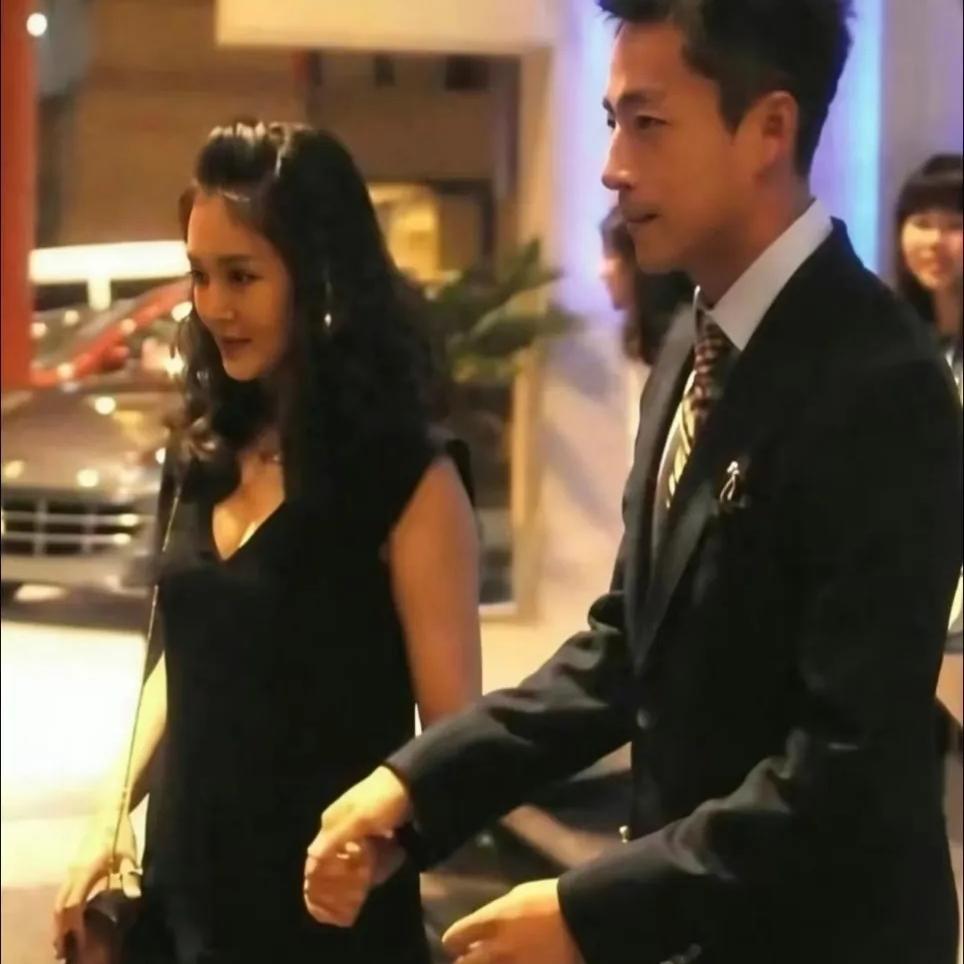 汪小菲初见大S就沦陷？别只盯着颜值，这才是真相谁能扛得