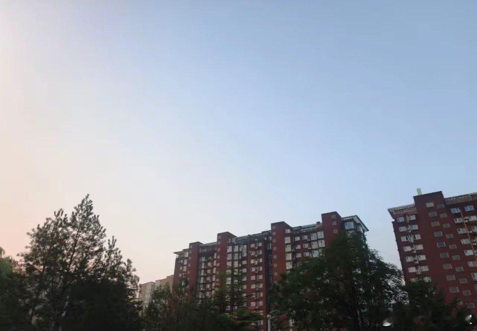 a股有一个规律，每一轮大级别调整之后，妖股活跃，比如一鸣惊人等，但是，妖股是有基