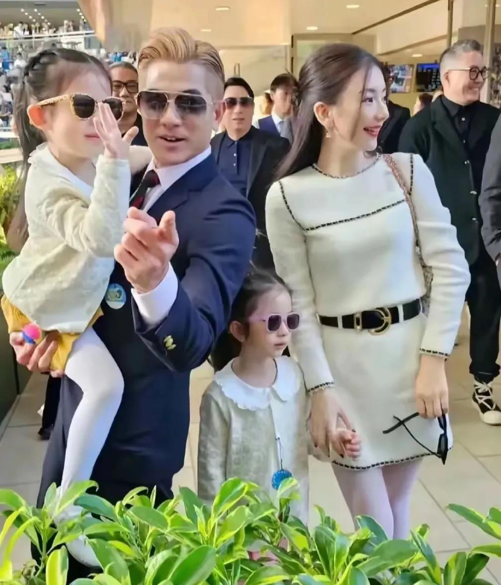 郭富城方媛的两个女儿，大女儿叫郭咏希，二女儿叫郭咏萱。那三胎孩子叫什么名字呢？凑
