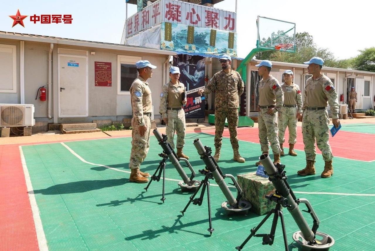 这是我国第三批赴阿卜耶伊维和部队，快反陆军分队装备的PBP201型60mm钛合金