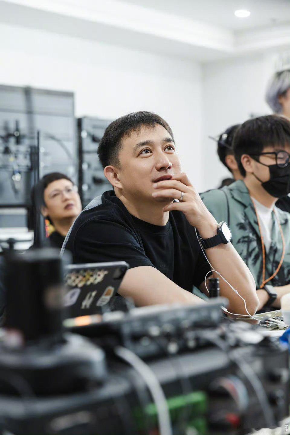 黄磊微信名叫多妹弟爸的微信名叫“多妹弟爸”，好直接，他想告诉大家，他就是多多