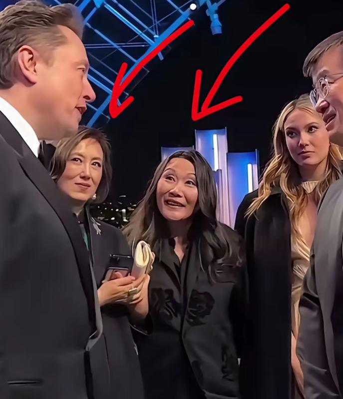 终于明白马斯克为什么能让那么多女人愿意给他生孩子了，在一场活动中，谷爱凌妈妈看马