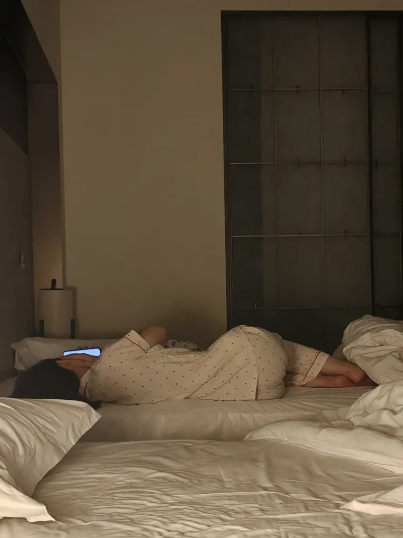 现在和老婆都是分床睡了