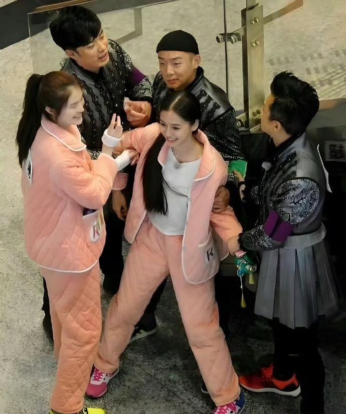 原来以前跑男是素颜拍摄，连穿睡衣都这么美