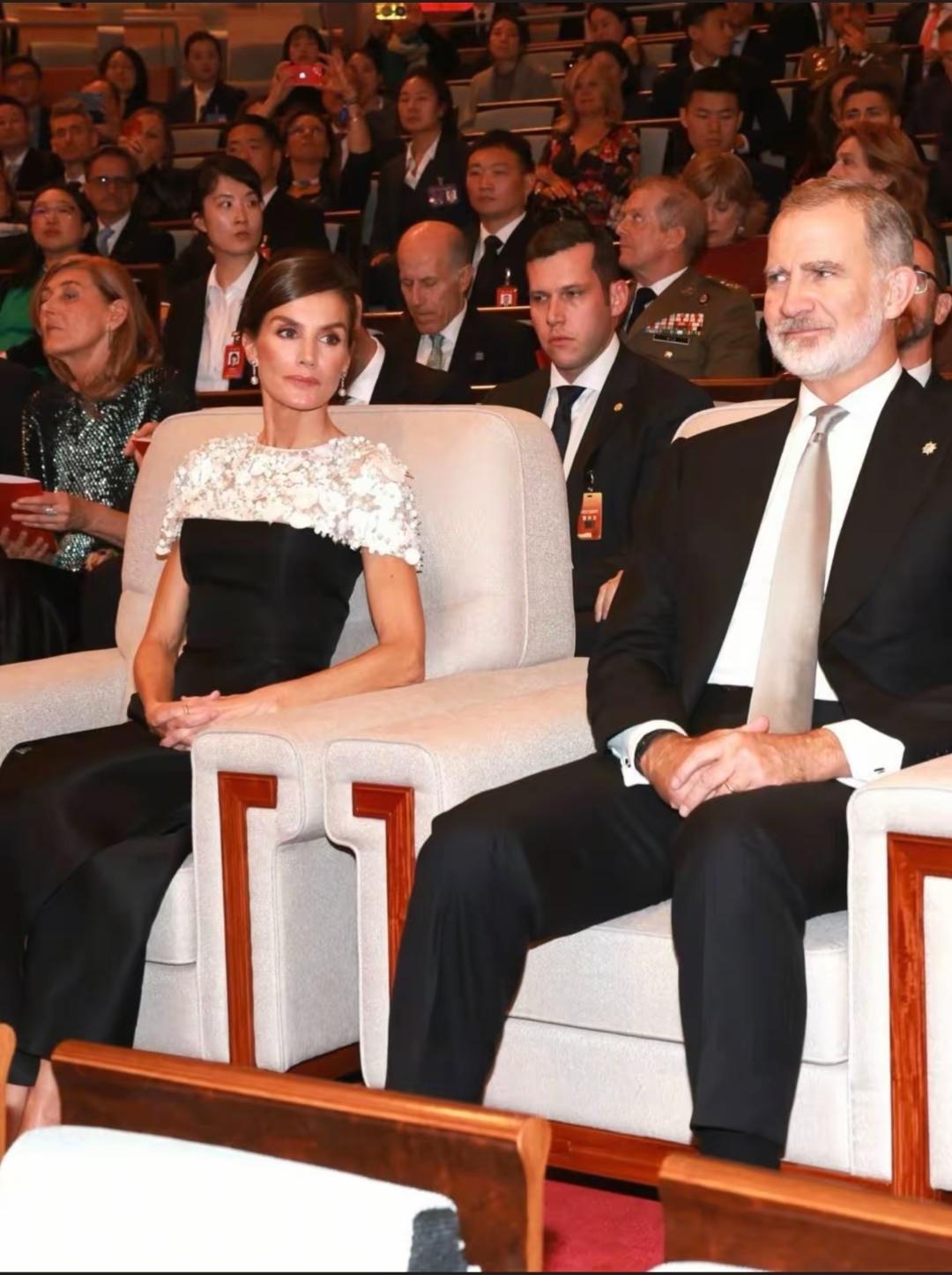 11月12日晚上，莱蒂奇亚王后在北京国家大剧院欣赏马德里皇家剧院管弦乐团在中国的