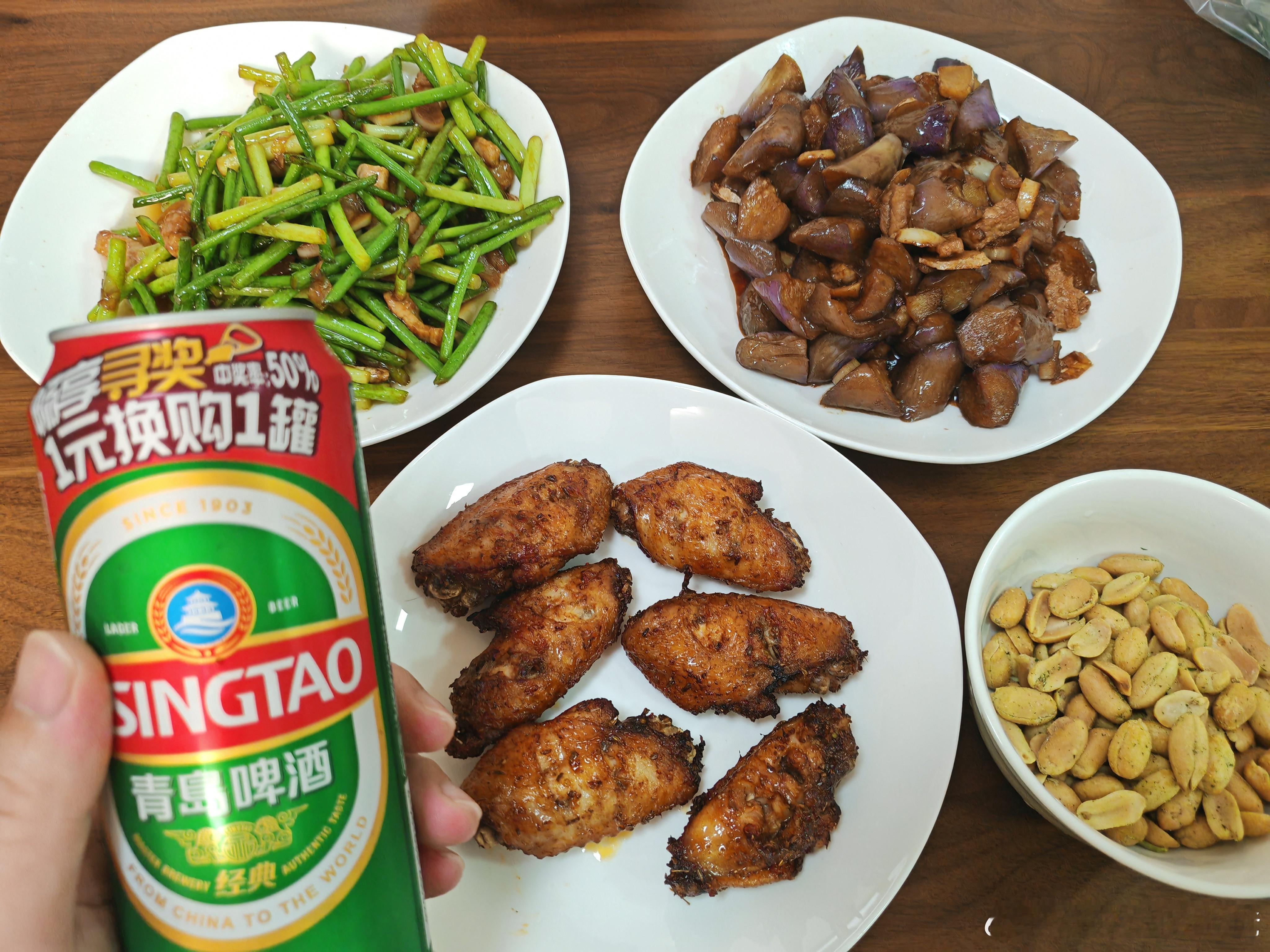 两个人，四个菜，开饭！