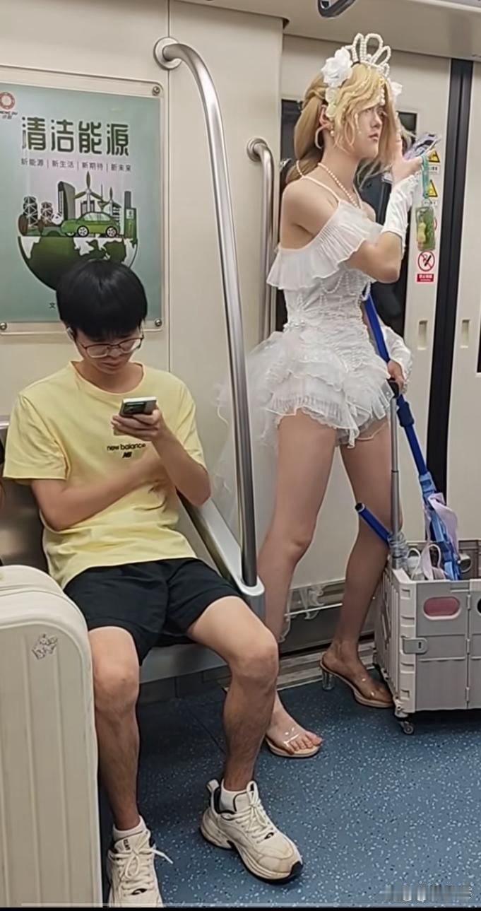 这孩子这是在干啥？想干啥？​​​