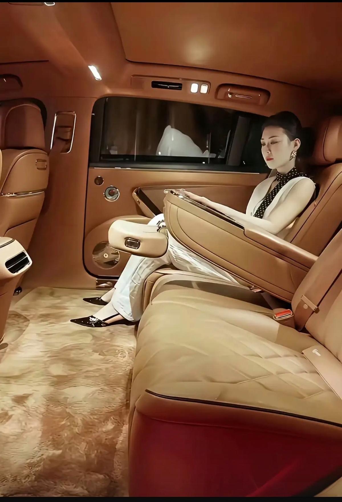 有钱人就是不一样，座驾都这么气派[赞]