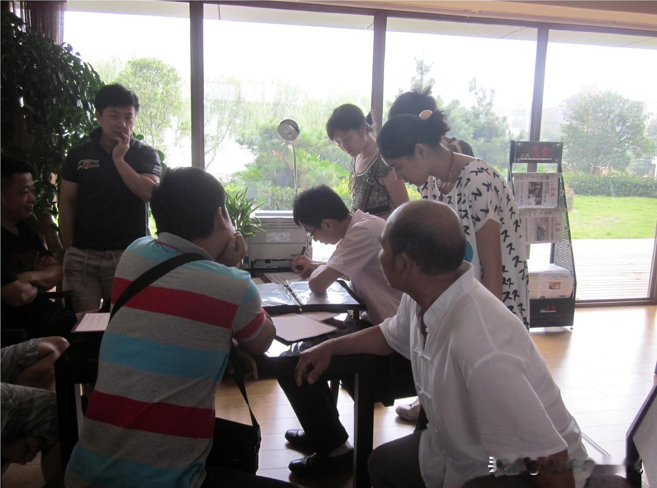 到底值不值？浙江杭州，男子要置换房子，想把160平的现住房卖掉，房子是正儿八经的